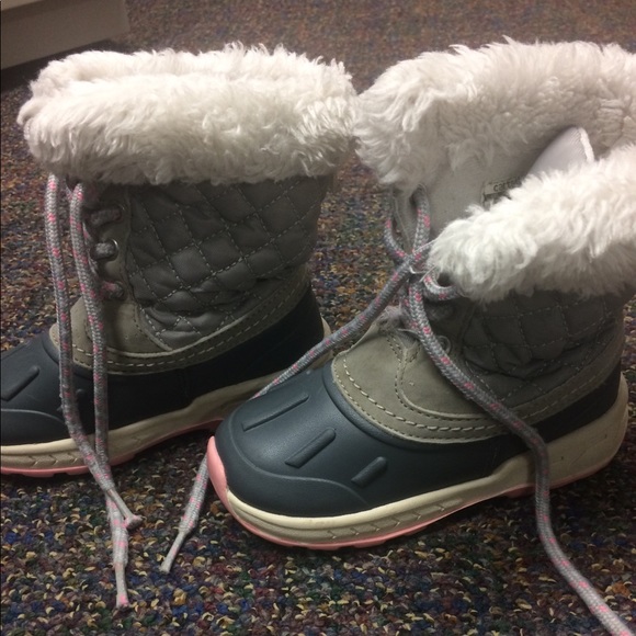 Carter's Other - Sz 9 snow boots